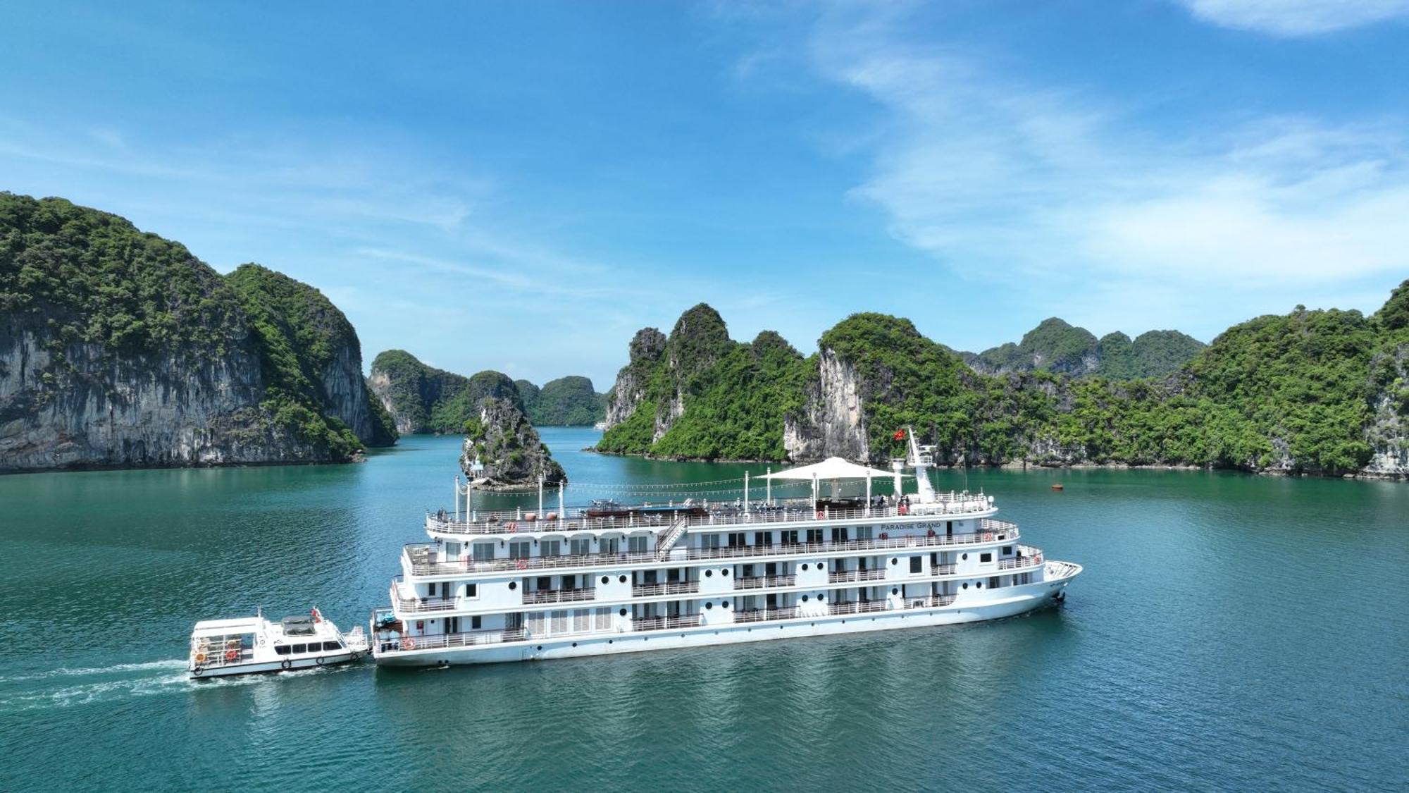 พาราไดซ์ แกรนด์ ครูซ - อ่าวลานฮา Hotel ฮาลอง ภายนอก รูปภาพ