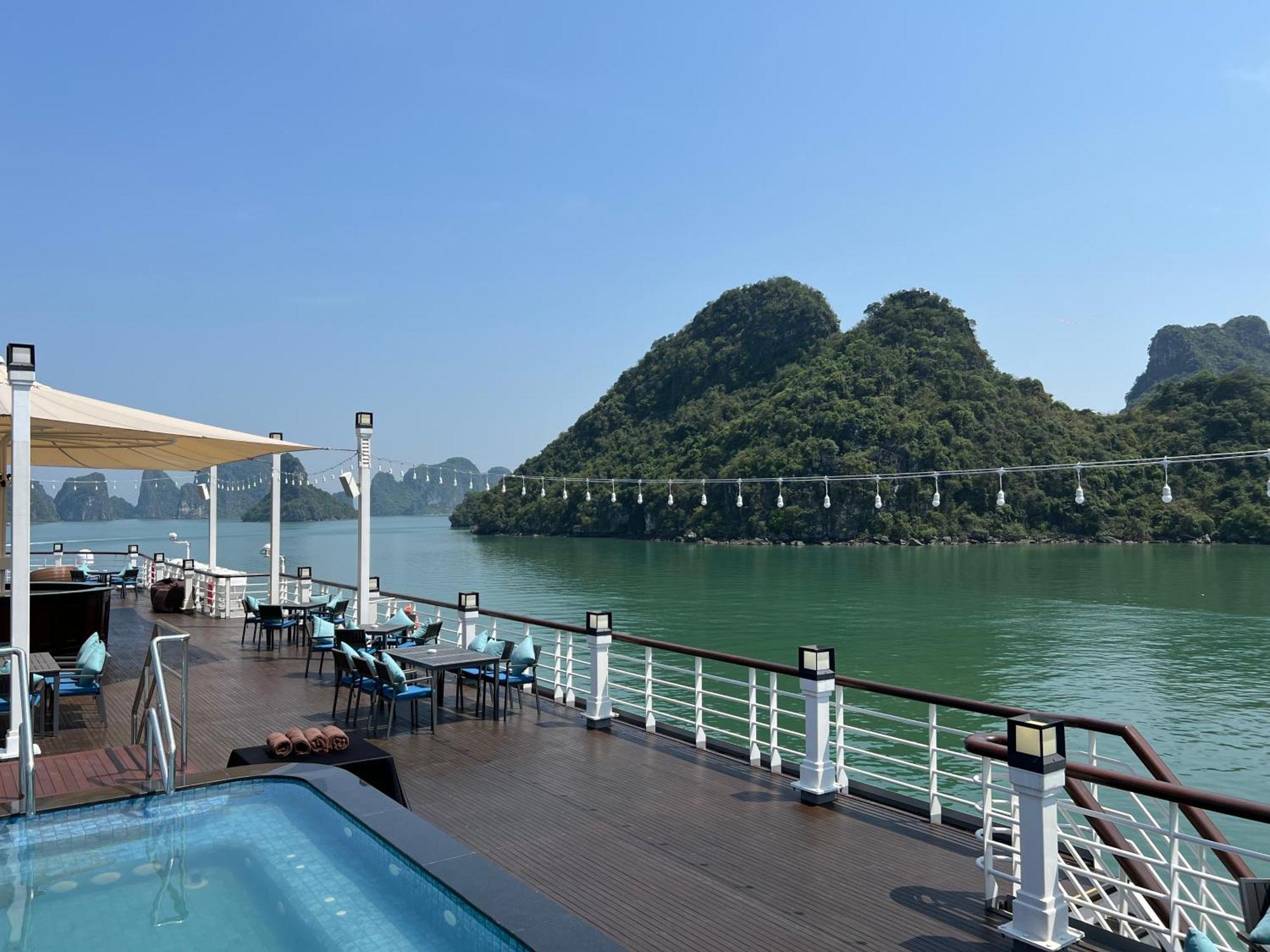 พาราไดซ์ แกรนด์ ครูซ - อ่าวลานฮา Hotel ฮาลอง ภายนอก รูปภาพ