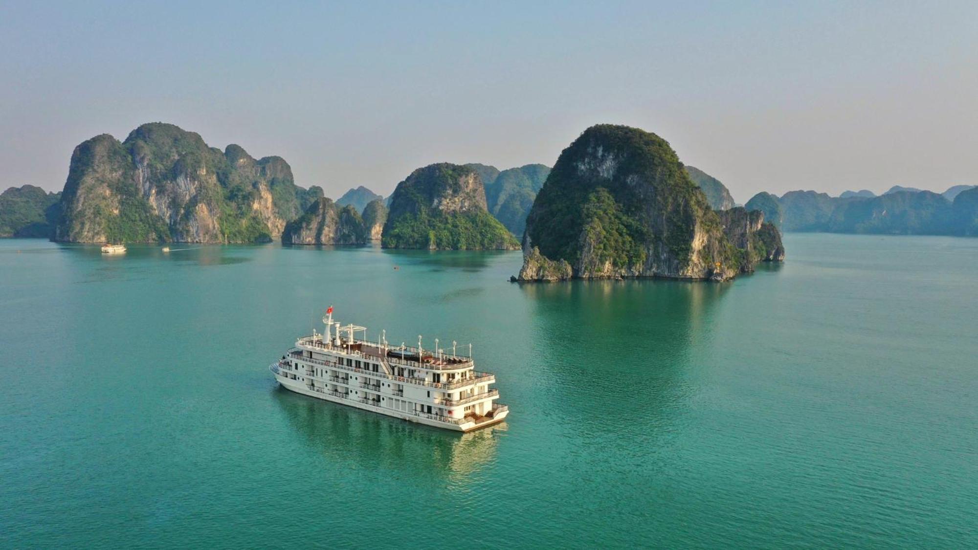 พาราไดซ์ แกรนด์ ครูซ - อ่าวลานฮา Hotel ฮาลอง ภายนอก รูปภาพ