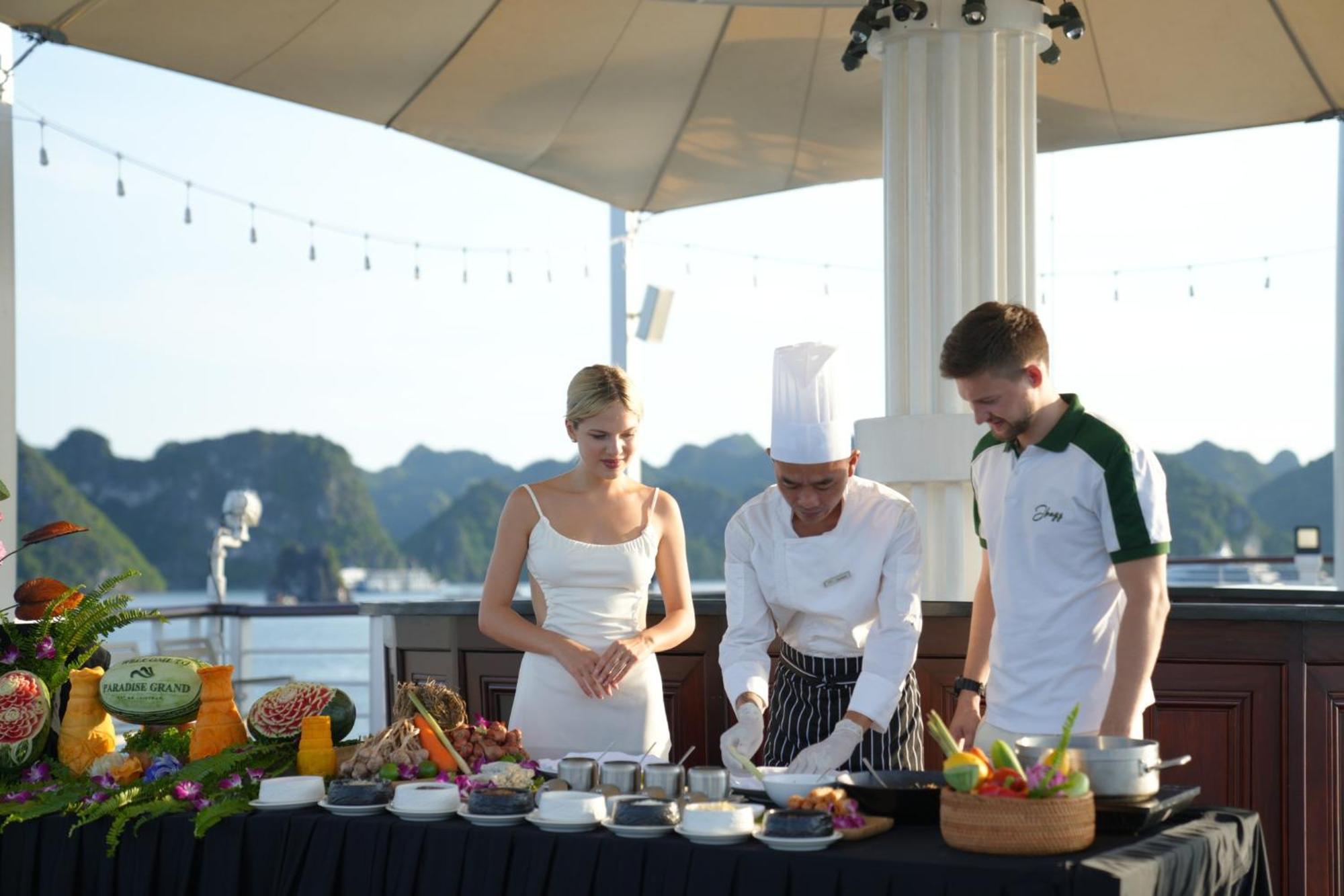 พาราไดซ์ แกรนด์ ครูซ - อ่าวลานฮา Hotel ฮาลอง ภายนอก รูปภาพ