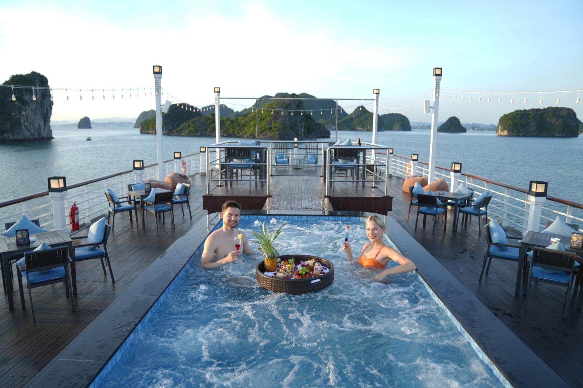 พาราไดซ์ แกรนด์ ครูซ - อ่าวลานฮา Hotel ฮาลอง ภายนอก รูปภาพ