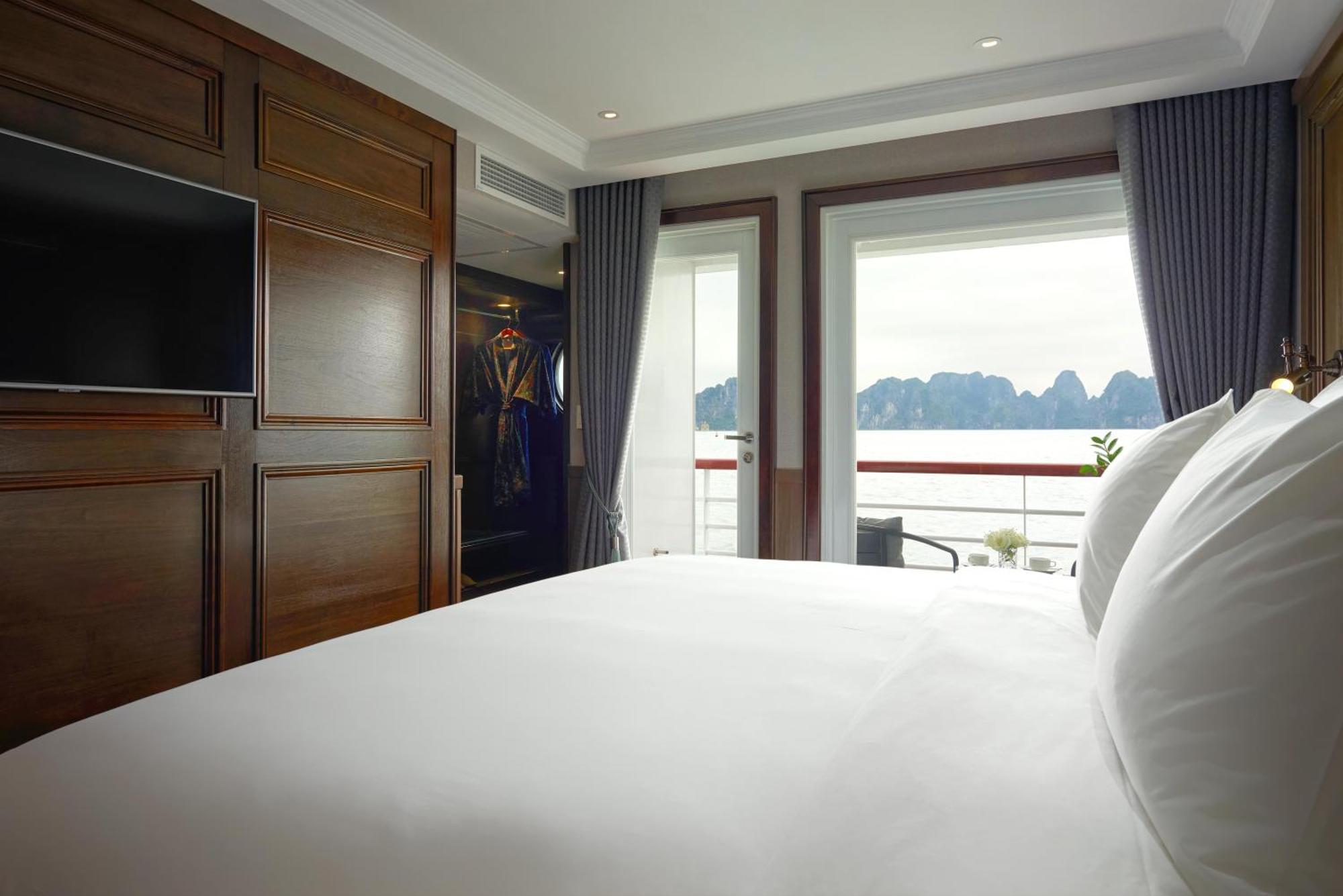 พาราไดซ์ แกรนด์ ครูซ - อ่าวลานฮา Hotel ฮาลอง ภายนอก รูปภาพ